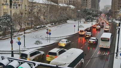 Yenə qar yağdı: Hazırda Bakı yolları... - Fotolar/Yeniləndi