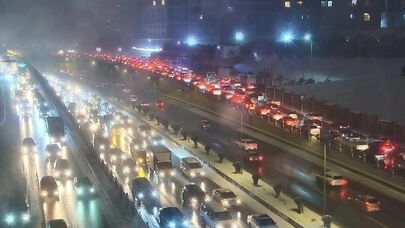 Qarlı və buzlu yollar: Bakıda nəqliyyatın hərəkəti çətinləşdi