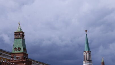 Yağışdan sonra səma bənövşəyi rəngə boyandı