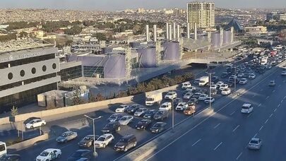 Paytaxt yollarında tıxac yarandı - SİYAHI