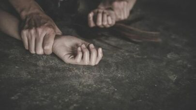 Həbsdən çıxıb anasını zorladı - Foto