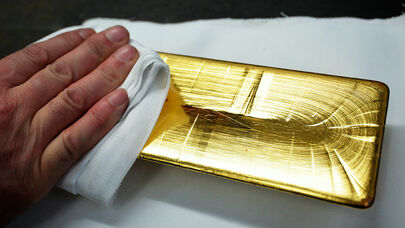 Qızılın qiyməti yeni tarixi rekorda İMZA ATDI