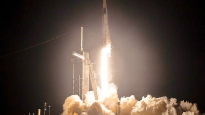 Tarixdə ilk: "Əjdahalar heyəti" görün hara uçdu