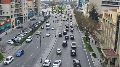 Paytaxt yollarında tıxac yarandı - SİYAHI