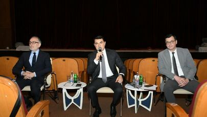 Mədəniyyət naziri Akademik Rus Dram Teatrının kollektivi ilə görüşdü - Fotolar