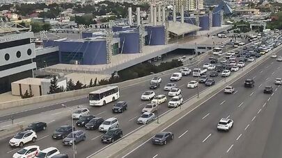 Paytaxt yollarında tıxac yarandı - SİYAHI