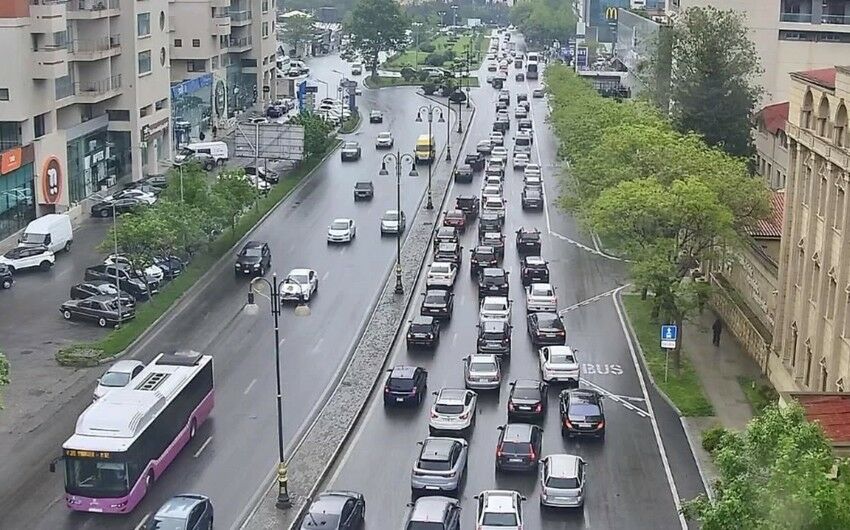 Paytaxt yolları keçilməz oldu - SİYAHI