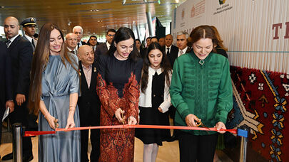 Prezidentin qızları Şahzadə ilə sərgidə - FOTO