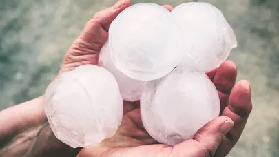 Ağstafaya yumurta boyda dolu yağdı - FOTO