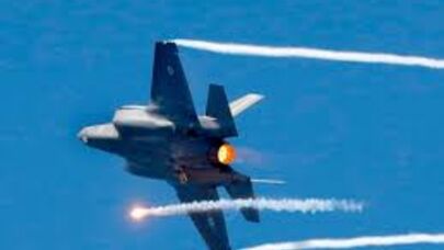 İsrailin qırıcıları vuruldu - Qadın pilot əsir götürüldü