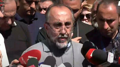 Ermənistanda həbslər davam edir: Şirak Yeparxiyasının rəhbəri də saxlanıldı