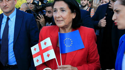 Zurabişvili müxalifəti birləşməyə çağırdı