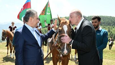 Əliyev Berdiməhəmmədova Qarabağ atı hədiyyə etdi
