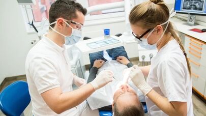 Diş həkimindən məsləhət: uşaqlıqdan bu qidalardan istifadə olunmalıdır