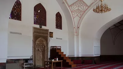 Bakıda məsciddə dəhşətli QƏTL: Yatdığı yerdə 30 bıçaq zərbəsi ilə ÖLDÜRÜLDÜ - VİDEO