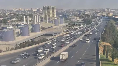 Paytaxt yollarında tıxac yarandı - SİYAHI