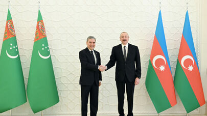 İlham Əliyev Qurbanqulu Berdiməhəmmədova zəng etdi
