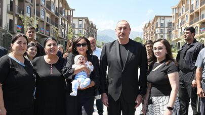 İlham Əliyev mənzillərin açarlarını Kəlbəcər sakinlərinə təqdim etdi - FOTO