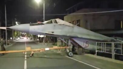 Rusların ömrü bitmiş qırıcısı Ermənistanda "TƏLƏYƏ" DÜŞDÜ - FOTO/VİDEO