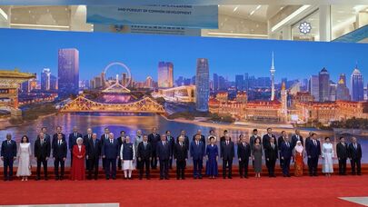 İlham Əliyev və Mehriban Əliyeva Tiencində verilən ziyafətdə iştirak etdilər