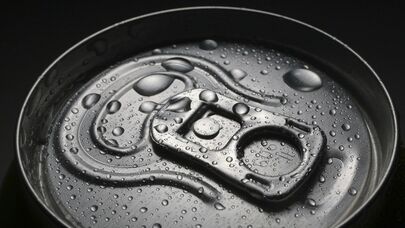 Enerji içkilərini bu qidalarla birlikdə İÇMƏYİN: Həkim görün hansı təhlükələrdən danışdı