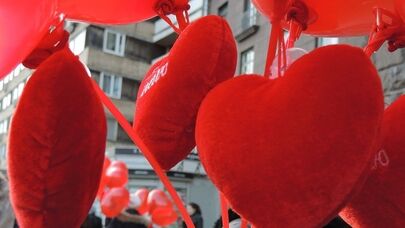 Ağlasığmaz eşq hekayəsi: 83 yaşlı nənə nəvəsinin...