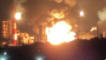 Ukrayna Luqanskda yanacaq anbarını vurdu - VİDEO 