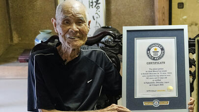 102 yaşlı kişi Fuji dağına qalxdı