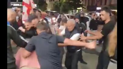 Gürcüstanda Kaladzenin qərargahının önündə qarşıdurma - Polis müdaxilə etdi