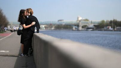 Parkda öpüşənlər xuliqan adı ilə cərimələnəcək - Həbs təhlükəsi də var