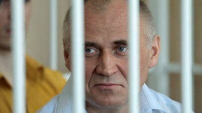 Lukaşenko müxalifət liderini həbsdən azad etdi