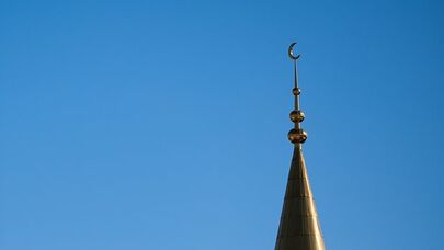 Rusiya faşizmi: Donuz başı atılan məscidi yandırdılar