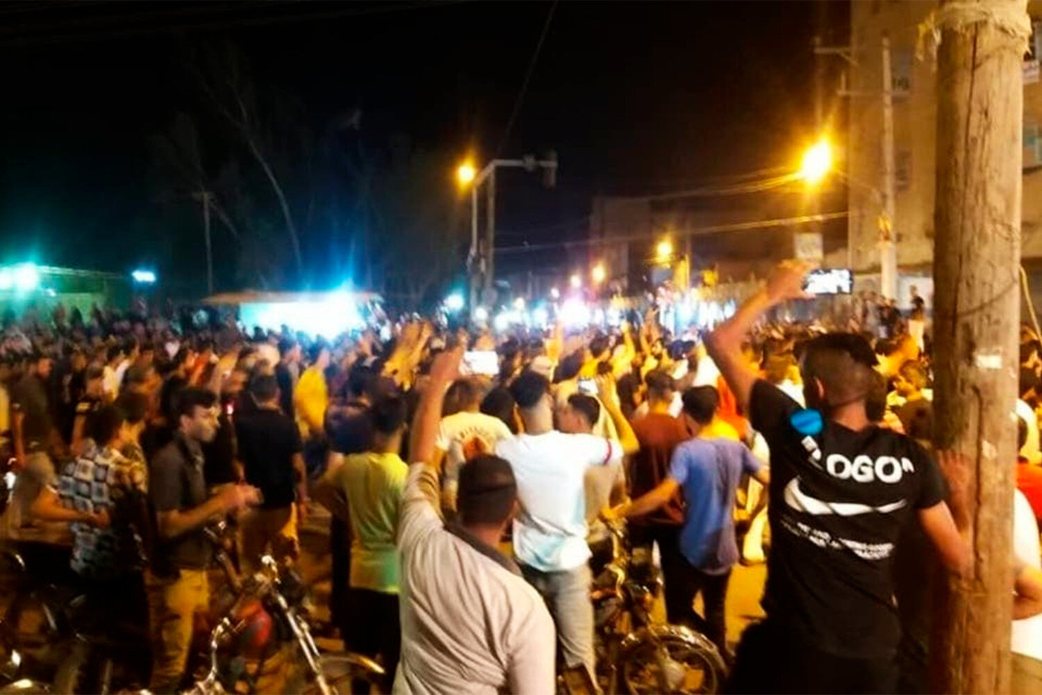 İranda 92 şəhərdə kütləvi etirazlar