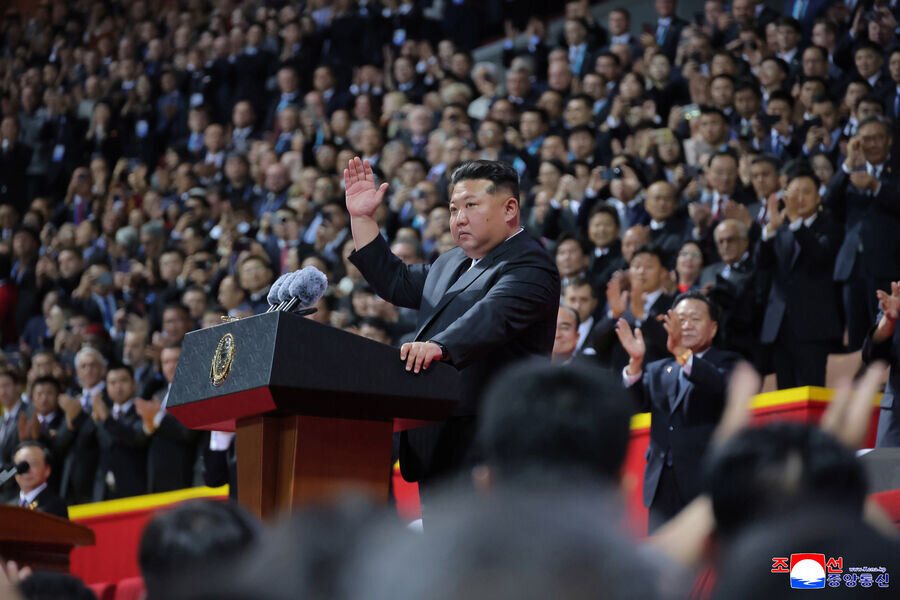 Hakimiyyəti görüntü yaratmaq və boş söhbətlərdə ittiham etdi