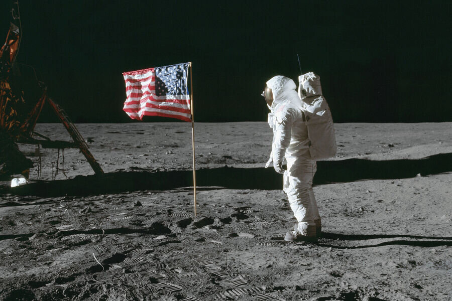 Ay enişinin orijinal görüntüləri niyə məhv edilib?