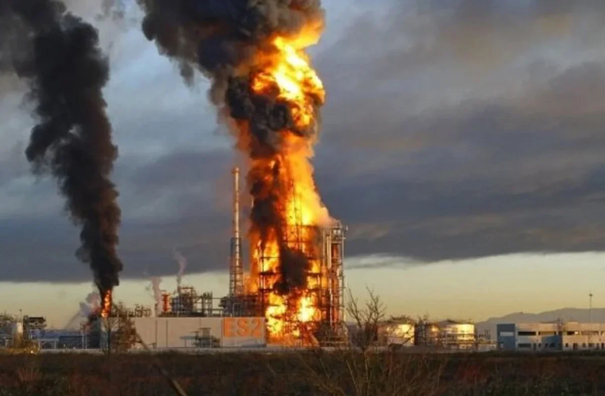 Rusiyada neft emalı zavodu vuruldu