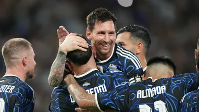 Messi oyun vaxtı komanda yoldaşına elə jest etdi ki...