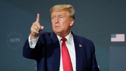 Məşhur nəşrdən Trampla bağlı müzakirə yaradan üz qabığı - Foto 