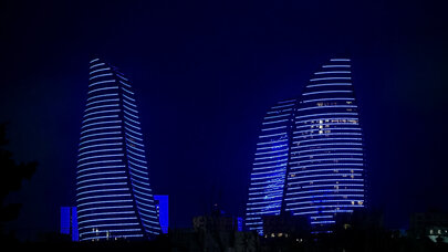 Bakı mavi rəngə büründü - FOTO