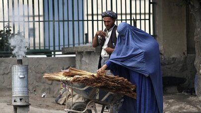 Əfqan qadınların geyim qaydaları ilə bağlı QƏRAR VERİLİ