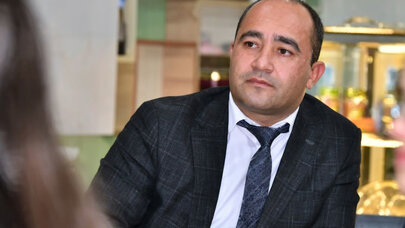 Deputat pəncərədən tullanıb qaçıbmış...