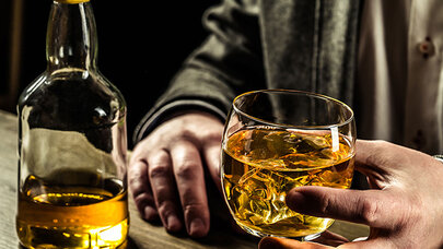 İçki üçün satıcını qumbara ilə hədələyən şəxs həbs edildi