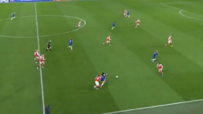 ÇL-də qalmaqal: Rəqibin saçından tutub saxladı, ara qarışdı - Video