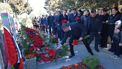 Yasamal ictimaiyyəti şəhidləri yad etdi - Fotolar