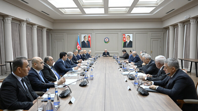 Baş nazir yağış və sel fəsadları ilə bağlı müşavirə keçirdi