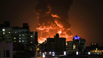 İranda neft-kimya kompleksi vuruldu - Ölənlər var