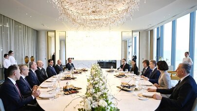 Tbilisidə İlham Əliyevin şərəfinə lanç verildi - Foto