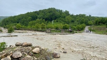 Siyəzəndə körpü aşdı: kəndlərlə əlaqə kəsildi - Video