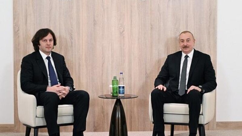 İlham Əliyevlə Kobaxidze bəyanatlarla çıxış edirlər