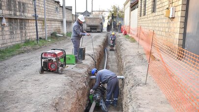 Bu məşhur müğənni də kəndinə SU ÇƏKDİRDİ - FOTO